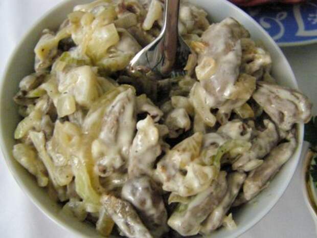 Салат с куриными сердечками и грибами - oчень вкусный салат из простых ингредиентов