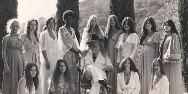 Самоназванный преподобный отец Йод с женами, 1970-е.   люди, редкие, фото
