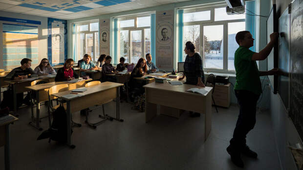 Кравцов: идею перехода на 12-летку нужно обсуждать с экспертами и родителями