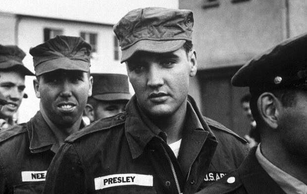 Элвис Пресли во время его службы в армии США, 1958 год