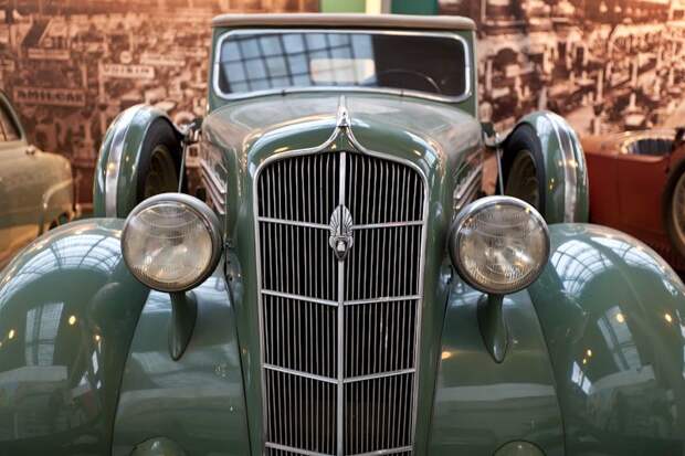 Фотоочет о посещении Бельгийского королевского автоклуба. Часть 2 - Шильдики (20 фото)