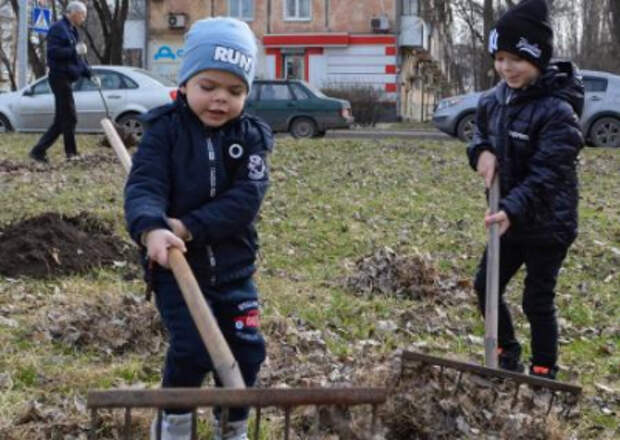 В Донецке состоялся субботник – несмотря на обстрелы и отсутствие воды В Донецке состоялся субботник – несмотря на обстрелы и отсутствие воды