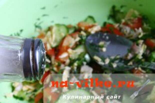 Овощной салат с курицей