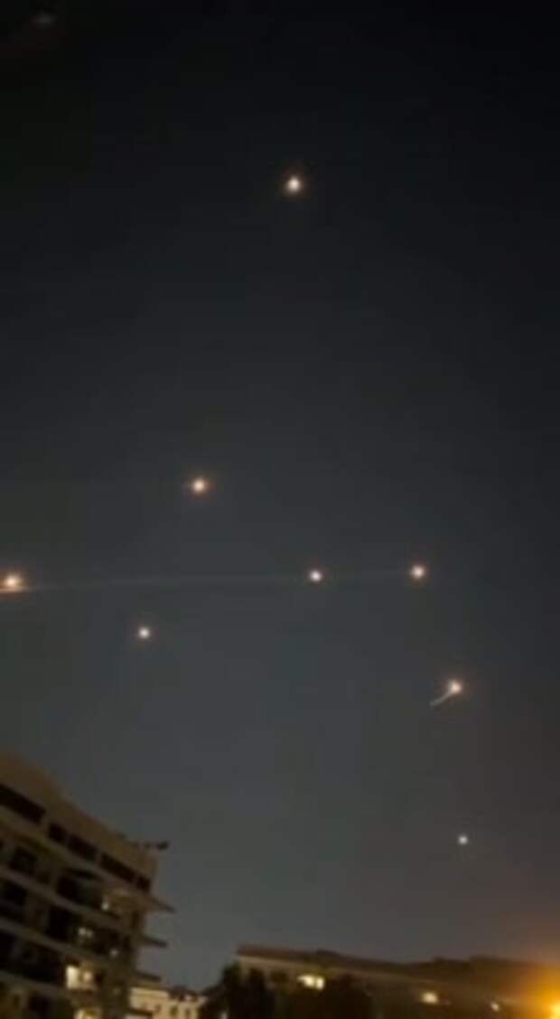 Мощный ракетный удар Ирана по штаб-квартире Пятого флота США сняли на видео