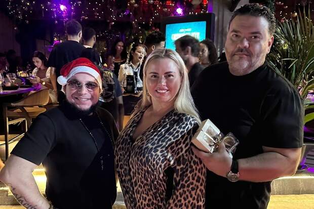 Семенович подарила жениху бразильянок