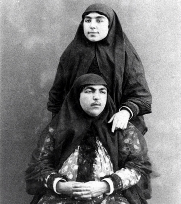 Несравненная Анис аль-Долех (сидит).