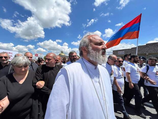 Армения находится на пороге новых социальных и политических потрясений, связанных с геополитической переориентацией руководства...