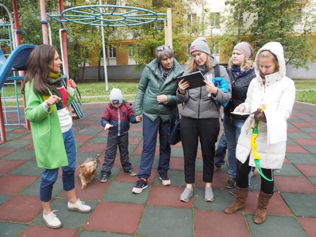 Обсуждение проекта детской площадки на улице Космонавтов, 10 / Фото: Ирина Лаповок, «Звездный бульвар»