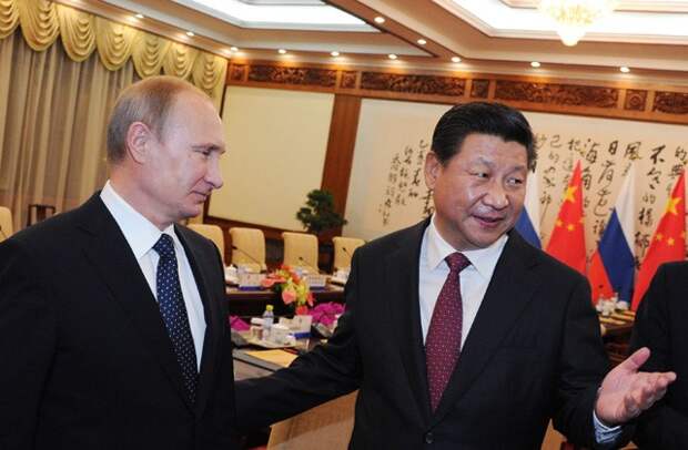 Владимир Путин и Си Цзиньпин на встрече перед началом саммита АТЭС в Пекине. Фото: Михаил Климентьев / ТАСС