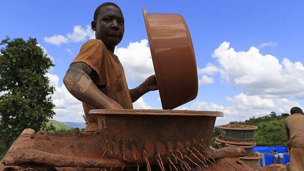 Центральный банк Уганды потерял контроль над функционированием рынка золота. Эксперты утверждают, что искоренение этой проблемы позволило бы значительно увеличить доходы страны