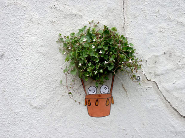 funny-street-art-air-balloon-plant