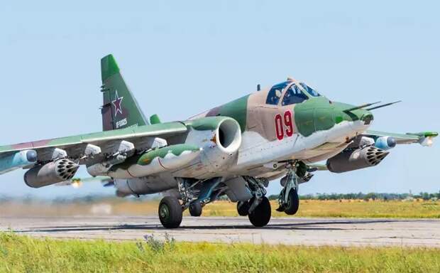 Буквально недавно, в статье про Як-130М (Як-130М: учебный или боевой?) мельком позволил себе сравнение с Су-25.