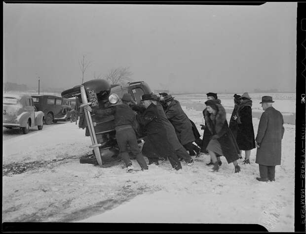 Навались! Авария на дороге в промежутке между 1934 – 1956