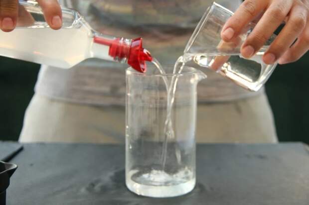 Готовим раствор. /Фото: rekvest.ru.