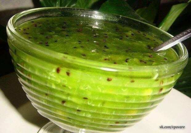 Варенье из киви очень вкусное и необычайно красивое!