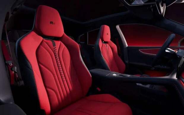 Юбилейный суперседан Zeekr: почти 1000 лошадей и зарядка за 10 минут