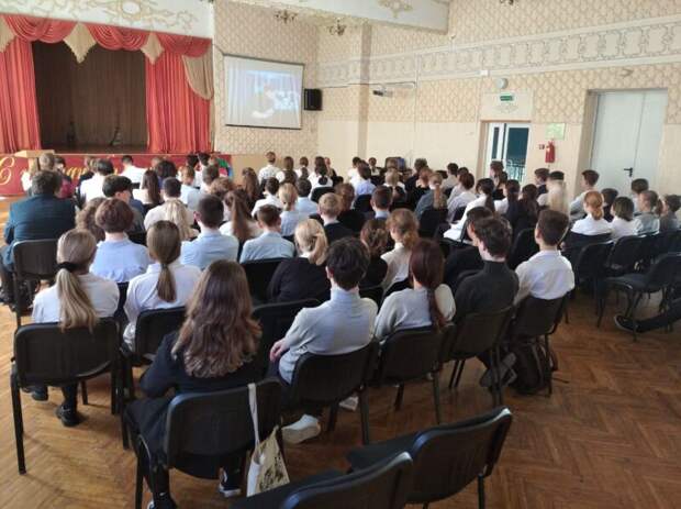 Крымске школьники побывали на премьере первого профориентационного сериала в России