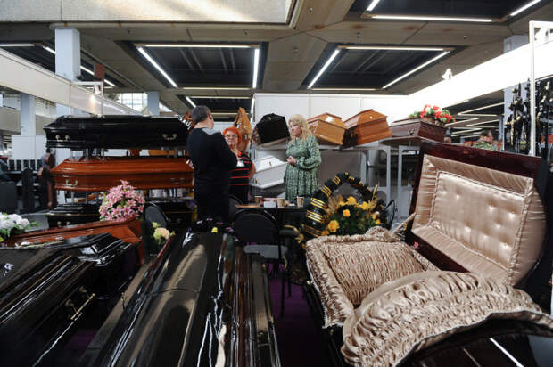 Выставка похоронной моды в Москве (50 фото)