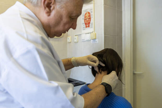 Врач Паршин: лучше всего иглоукалывание снимает боли шеи и поясницы