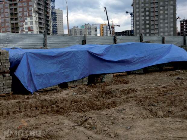 Тарпаулин: особенности и применение укрывного материала