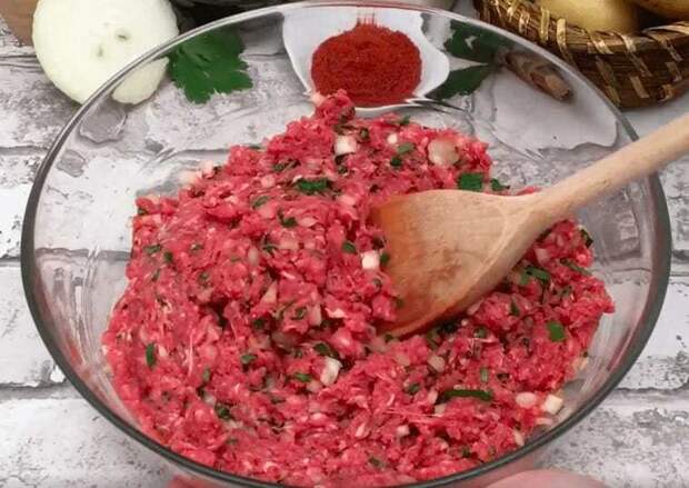 Фрикадельки с картофелем и соусом бешамель: вкусное блюдо в оригинальном исполнении Фрикадельки с картофелем и соусом бешамель: вкусное блюдо в оригинальном исполнении