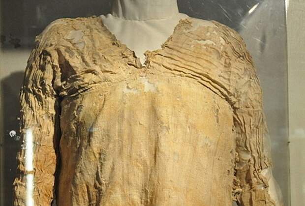 Самое древнее платье в мире