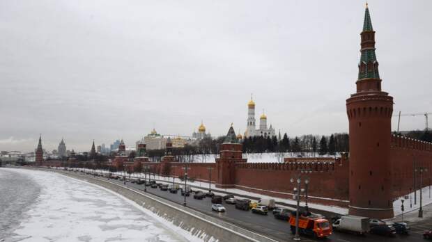 В центре Москвы временно ограничили движение на Кремлёвской набережной