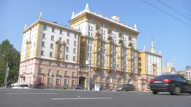 РИА Новости: автомобиль Долиной трижды за вечер приезжал к дому Хамовниках