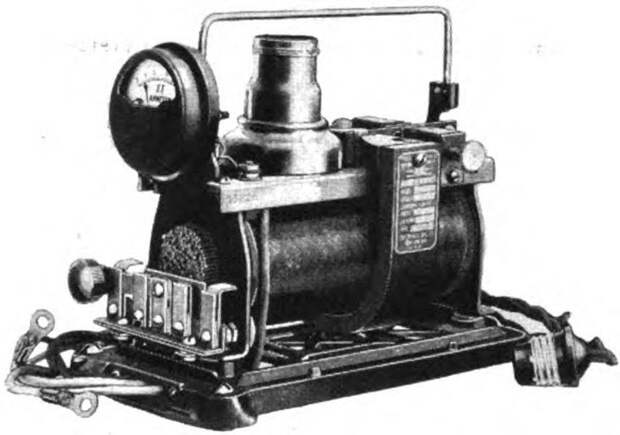 Аккумулятор для зарядки первых электровибраторов.