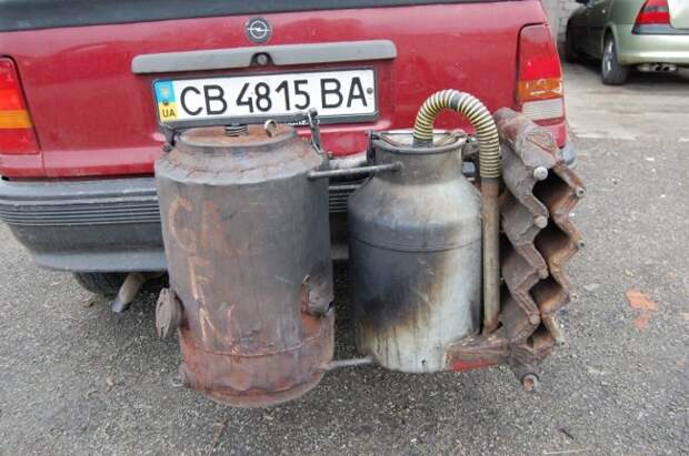Украинец переделал автомобиль с бензина на дрова
