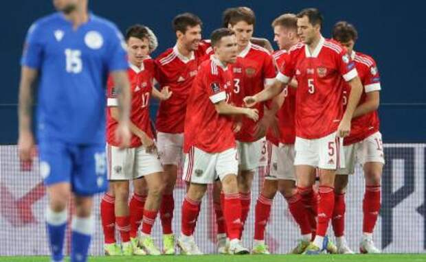 ФИФА и УЕФА запрещают русским пацанам мяч пинать