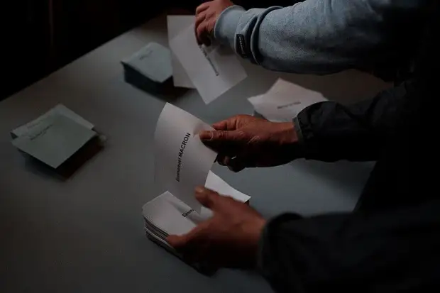 Второй тур президентских выборов во Франции: фотогалерея