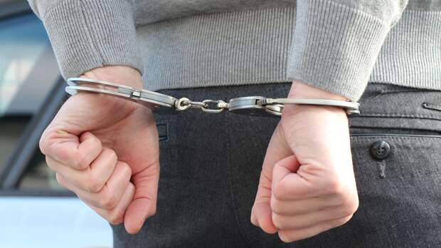В Нальчике сотрудника МВД задержали при попытке сбыть крупную партию наркотиков