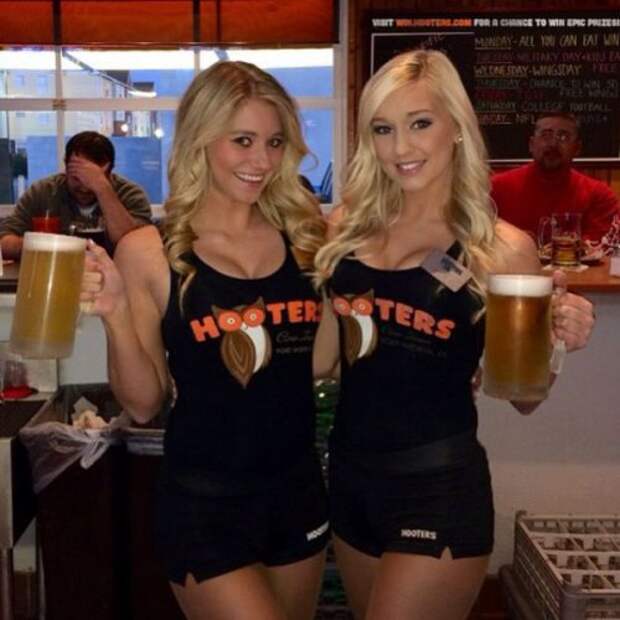 Девушки "Hooters" (28 фото)