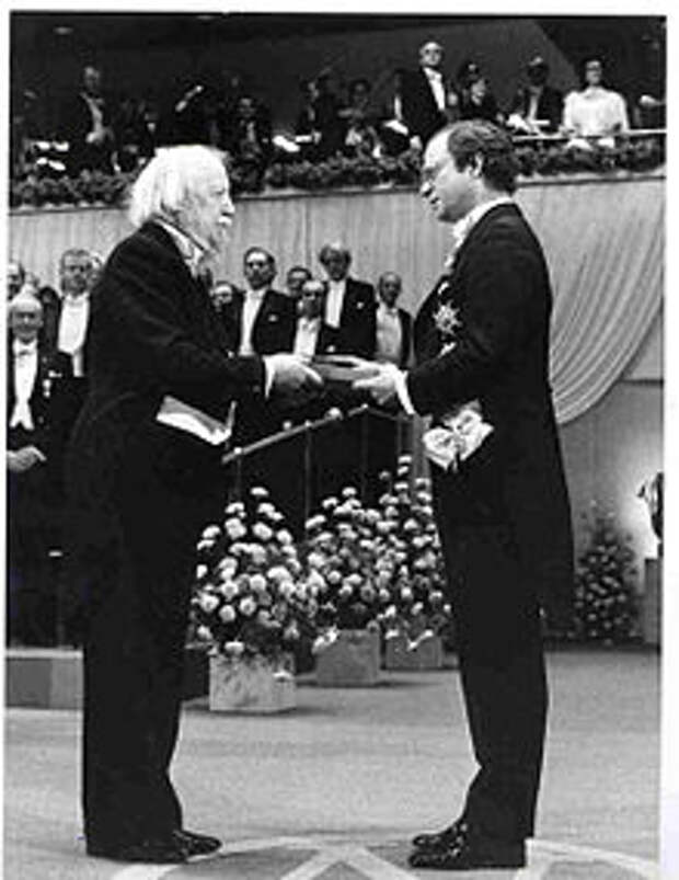 Golding receives nobel prize.jpg