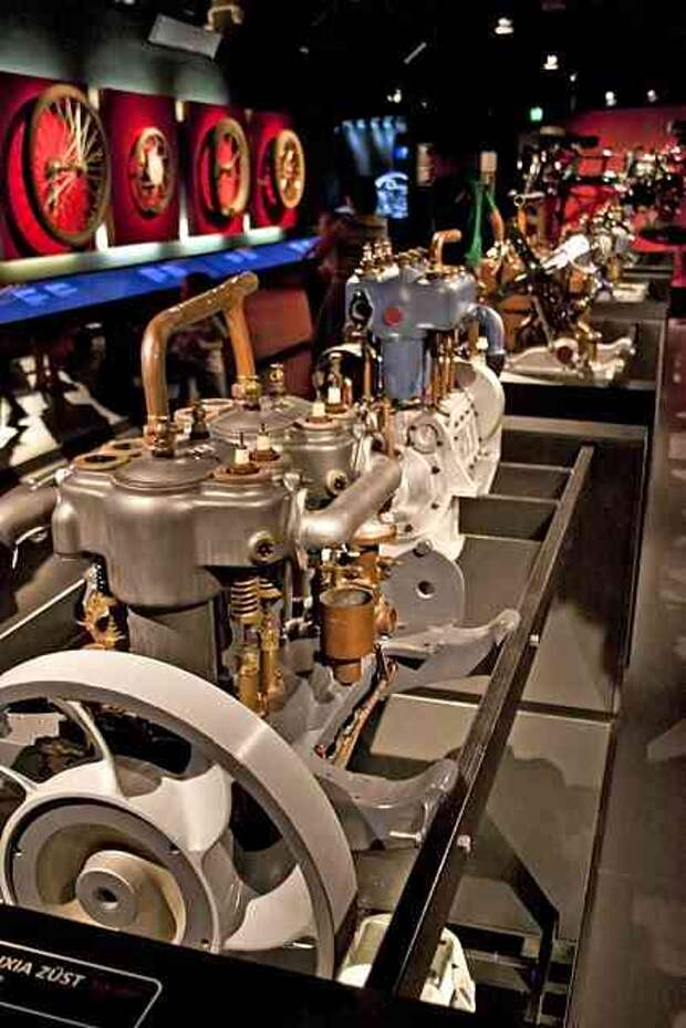 Музей авто истории в турине, италия. (трафик)