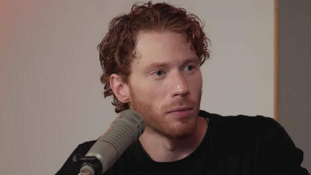 Мать-одиночка в кружевном топе: Пресняков показал, кто его утешает после развода