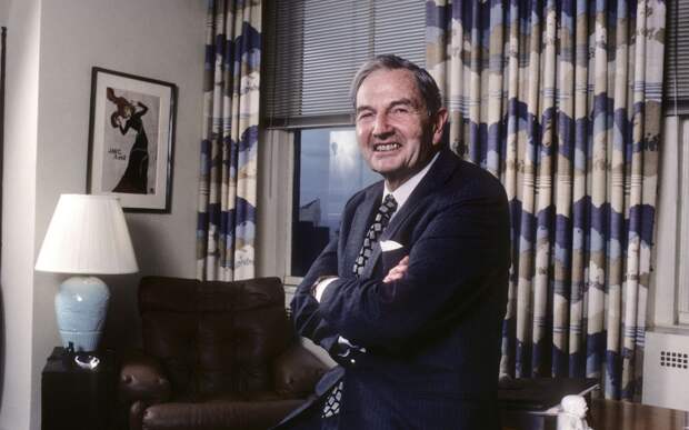 Американский миллионер Дэвид Рокфеллер в своем кабинете в Нью-Йорке, США, 1985 год. Фото: © Polaris / East News