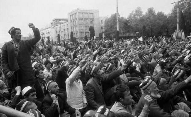В том что теракт в КСХ совершили уроженцы Таджикистана нет ничего удивительного. О том чем чреват массовый ввоз гастарбайтеров из стран Средней Азии неоднократно предупреждали многочисленные эксперты.-4