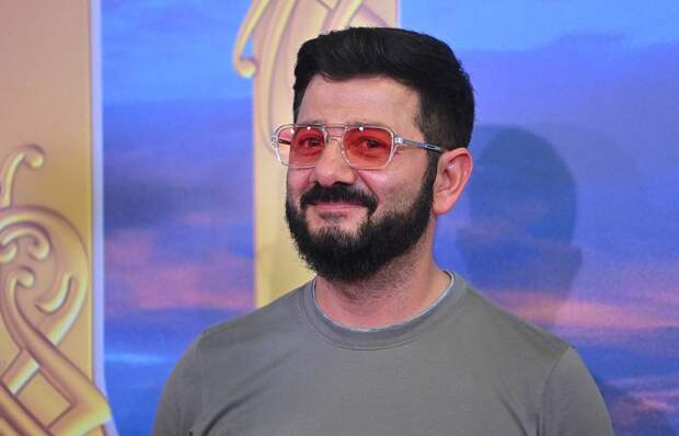 Выход в свет Галустяна с новой возлюбленной описали фразой «член выключает мозг»