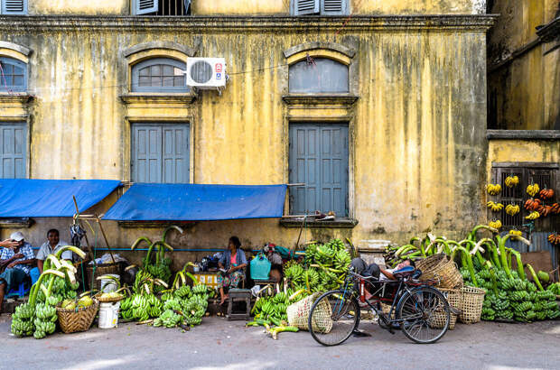 Торговцы бананов в Янгоне  мьянма, путешествие