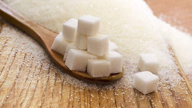 Диетолог Соломатина объяснила, почему нельзя полностью отказаться от сахара
