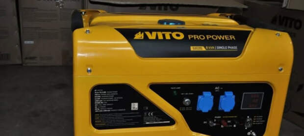 В Каменец-Подольском люди закидали мусором коммунальщика и заперли его в подвале