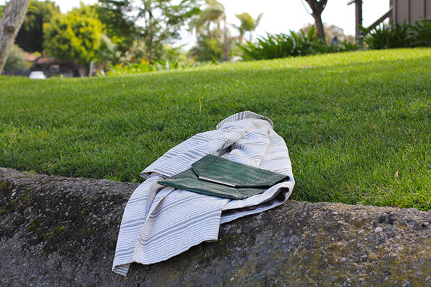 Rossana Vanoni clutch over trench coat