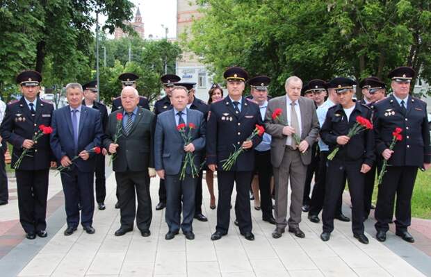 Руководители и председатель Общественного совета УВД по СЗАО почтили память погибших в Великой Отечественной войне