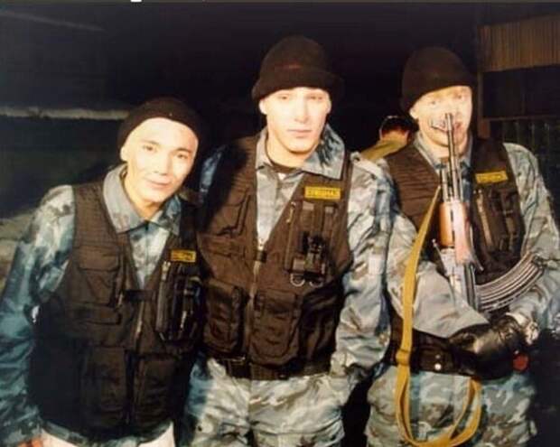 11. Группа "Иванушки International" во время съемок клипа "Снегири". 1999 год 11. Группа "Иванушки International" во время съемок клипа "Снегири". 1999 год