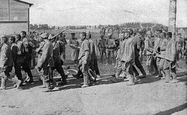 Русские солдаты, попавшие в плен после разгрома армии Самсонова