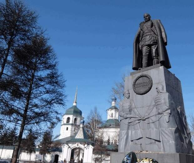 Памятник адмиралу Колчаку недалеко от места расстрела. Иркутск