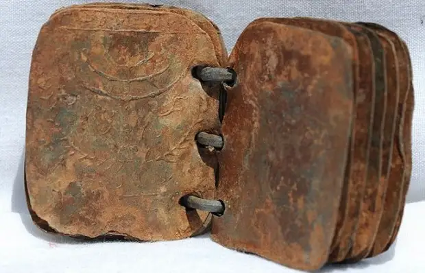 Как выглядит самая первая книга
