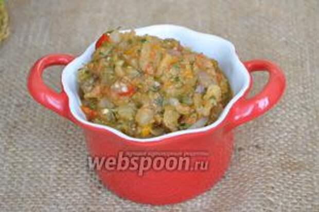 Подавайте к столу. Икра вкусна как в горячем, так и в холодном виде.